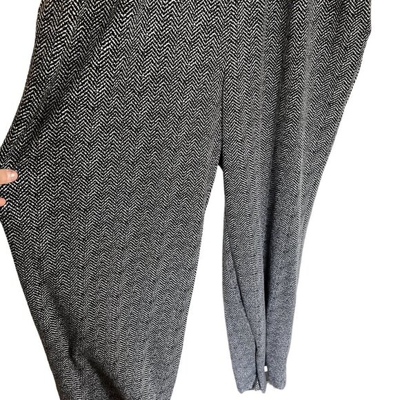 Vince Camuto black and white geometric design jumpsuit long pants sleeveless - Picture 4 of 6